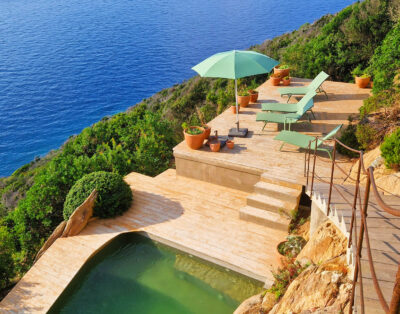 Villa indépendante, sans vis-à-vis, sur trois niveau en balcon sur la mer.